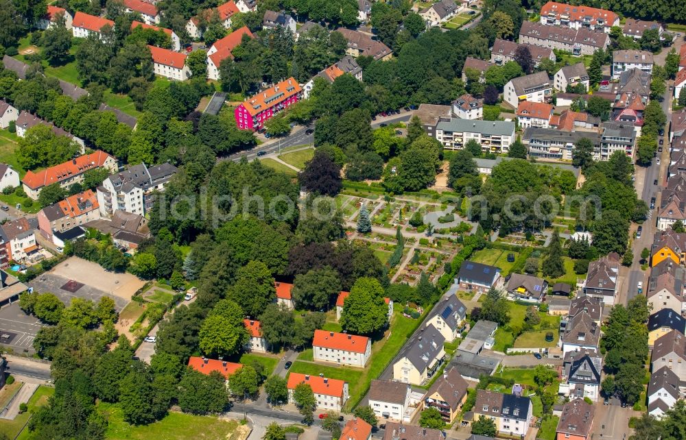 Aerial image Hattingen - Grave rows on the grounds of the cemetery in Hattingen in the state North Rhine-Westphalia