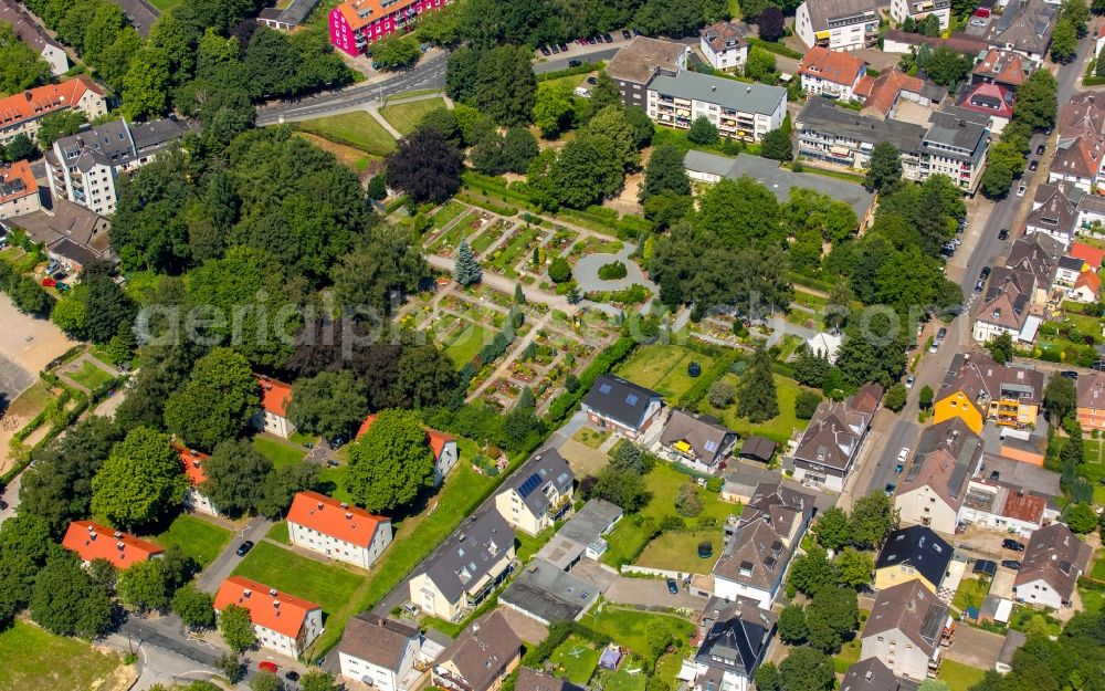 Aerial photograph Hattingen - Grave rows on the grounds of the cemetery in Hattingen in the state North Rhine-Westphalia