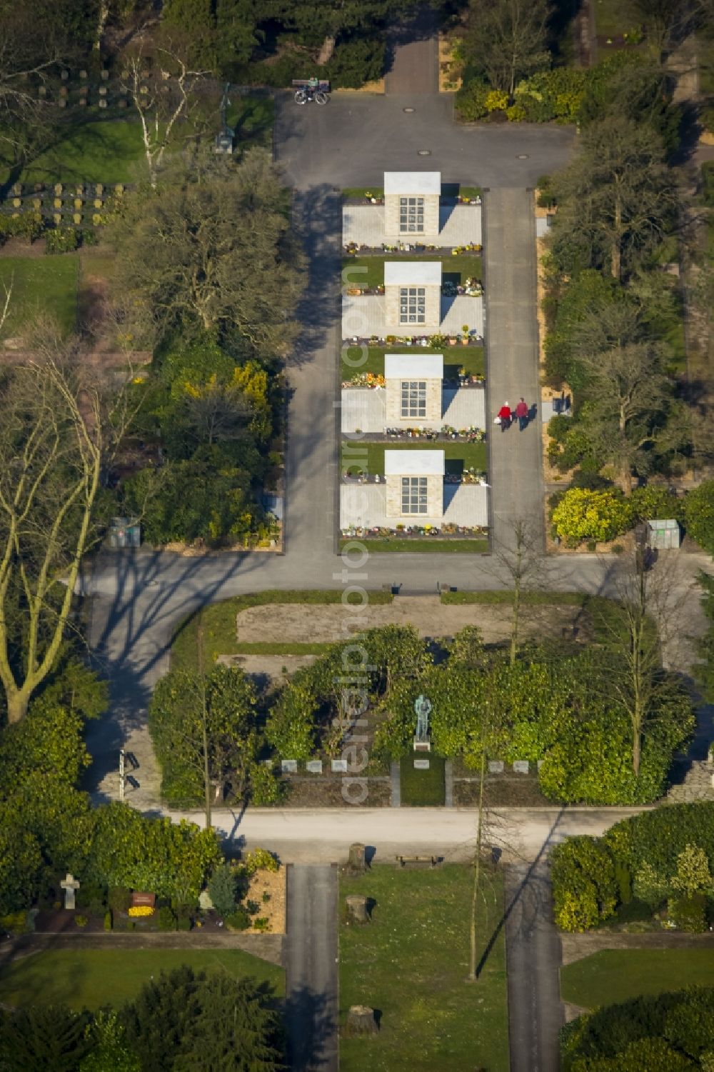 Aerial photograph Herne - Grave rows on the grounds of the cemetery in Herne in the state North Rhine-Westphalia