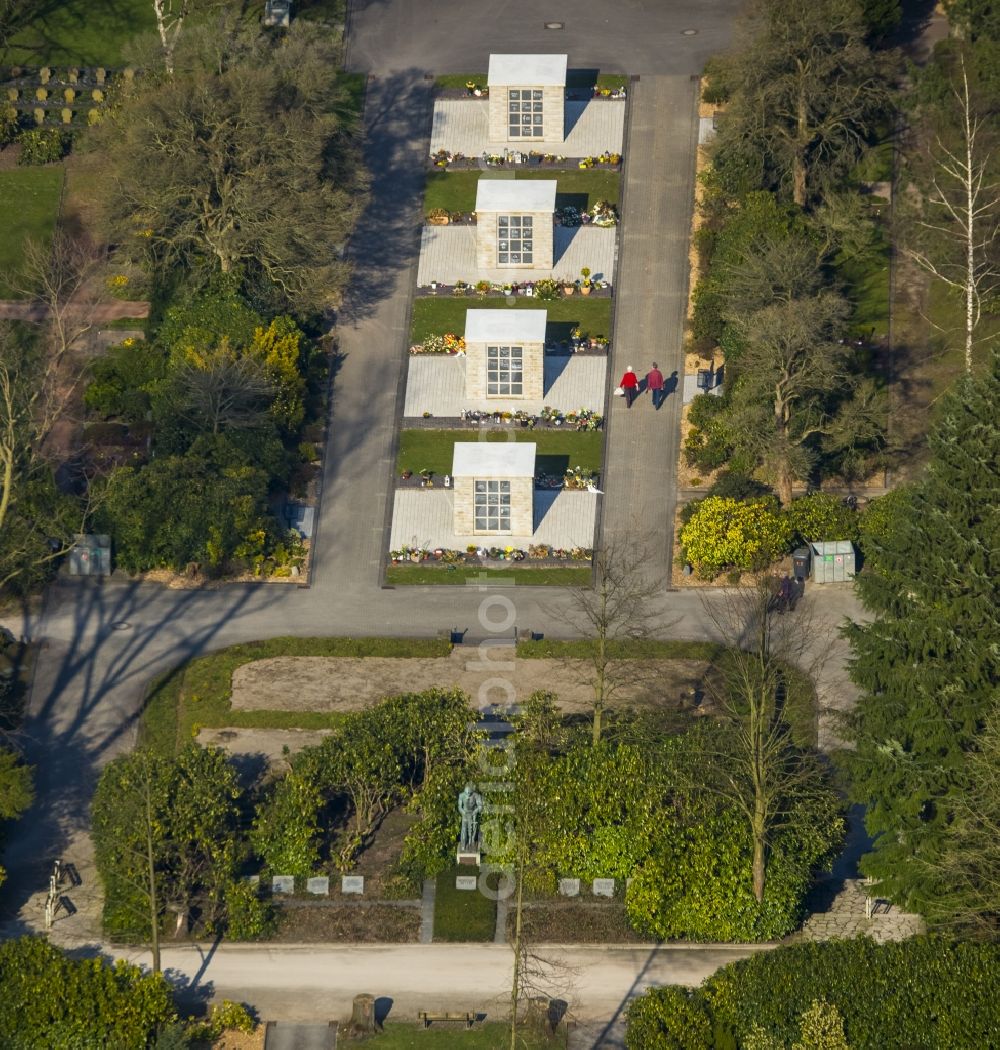 Herne from above - Grave rows on the grounds of the cemetery in Herne in the state North Rhine-Westphalia