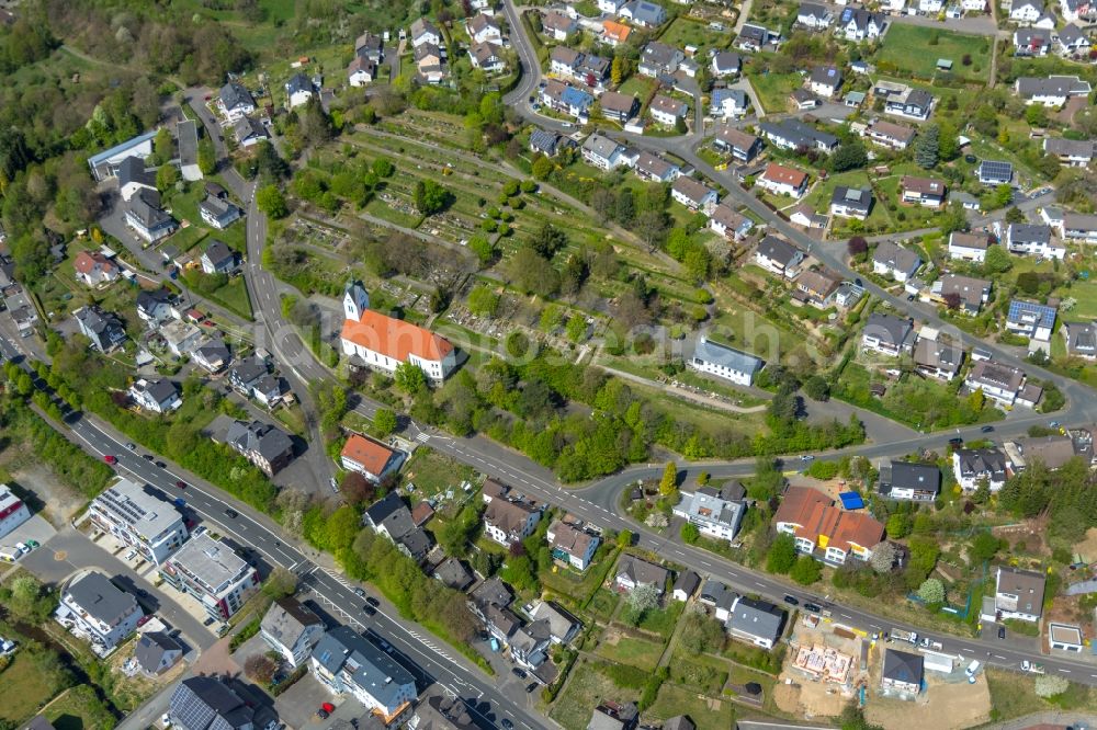 Aerial photograph Dreis-Tiefenbach - Grave rows on the grounds of the cemetery on Kreuztaler Strasse in Dreis-Tiefenbach in the state North Rhine-Westphalia, Germany