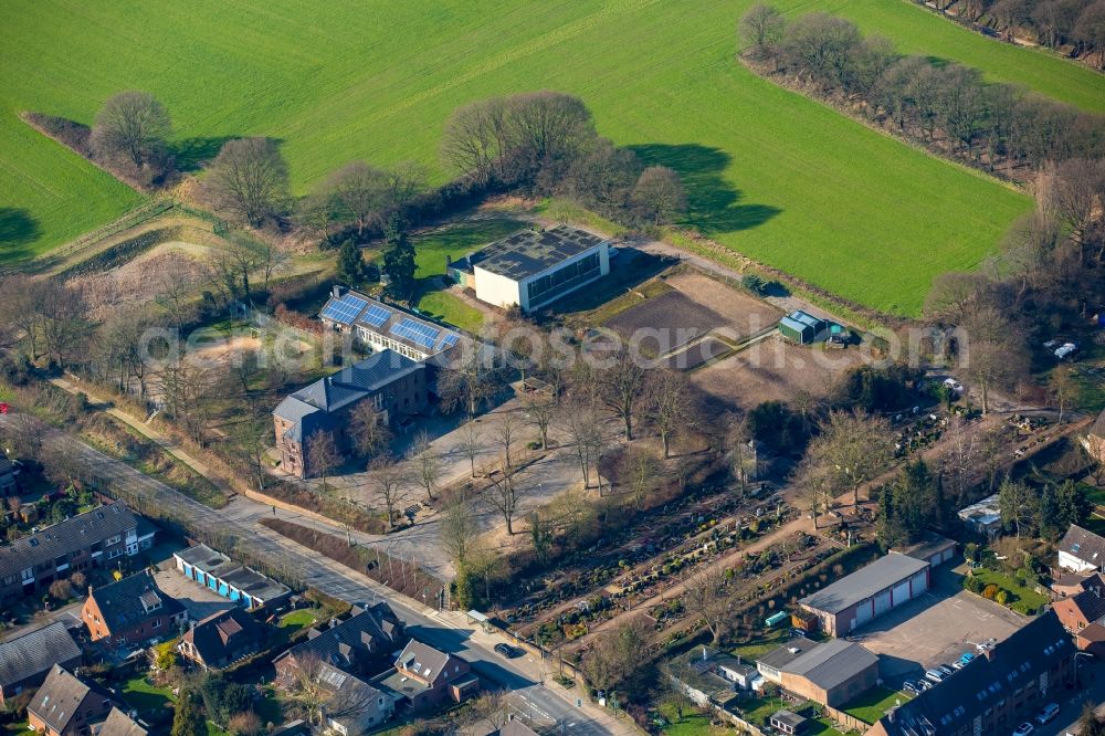 Schaephuysen from above - Grave rows on the grounds of the cemetery and agricultural farm in Schaephuysen in the state of North Rhine-Westphalia