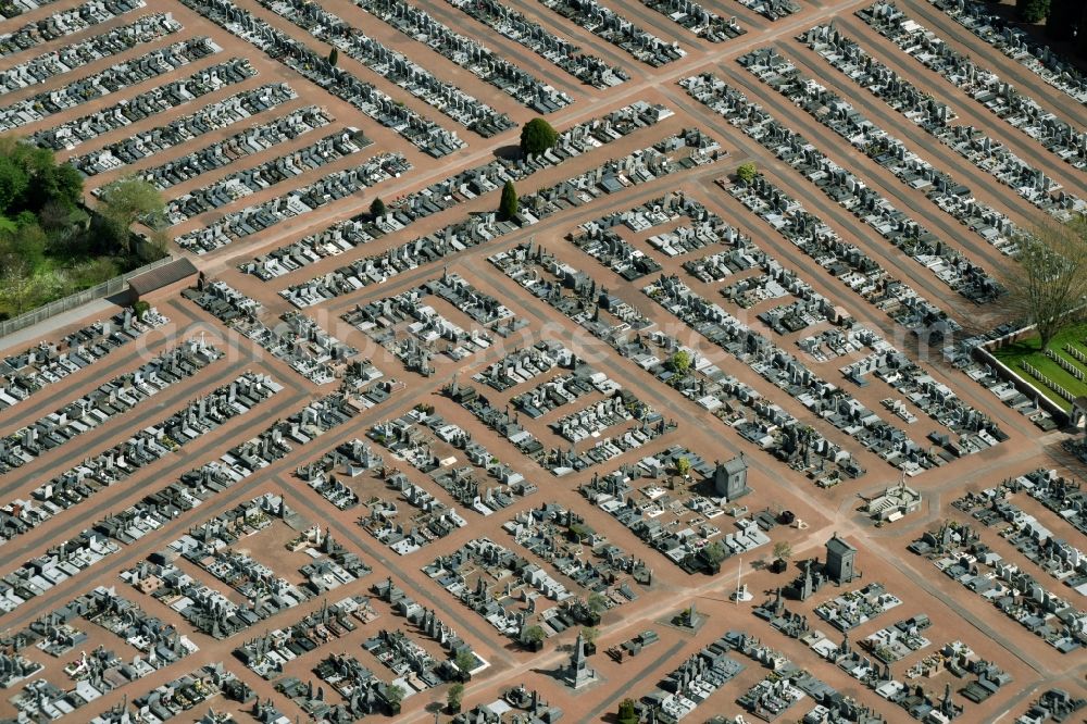 Aerial image Lievin - Grave rows on the grounds of the cemetery - Cimetiere de La Tourelle in Lievin in Nord-Pas-de-Calais Picardy, France