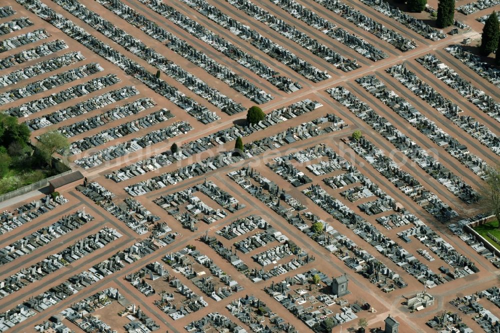 Aerial photograph Lievin - Grave rows on the grounds of the cemetery - Cimetiere de La Tourelle in Lievin in Nord-Pas-de-Calais Picardy, France