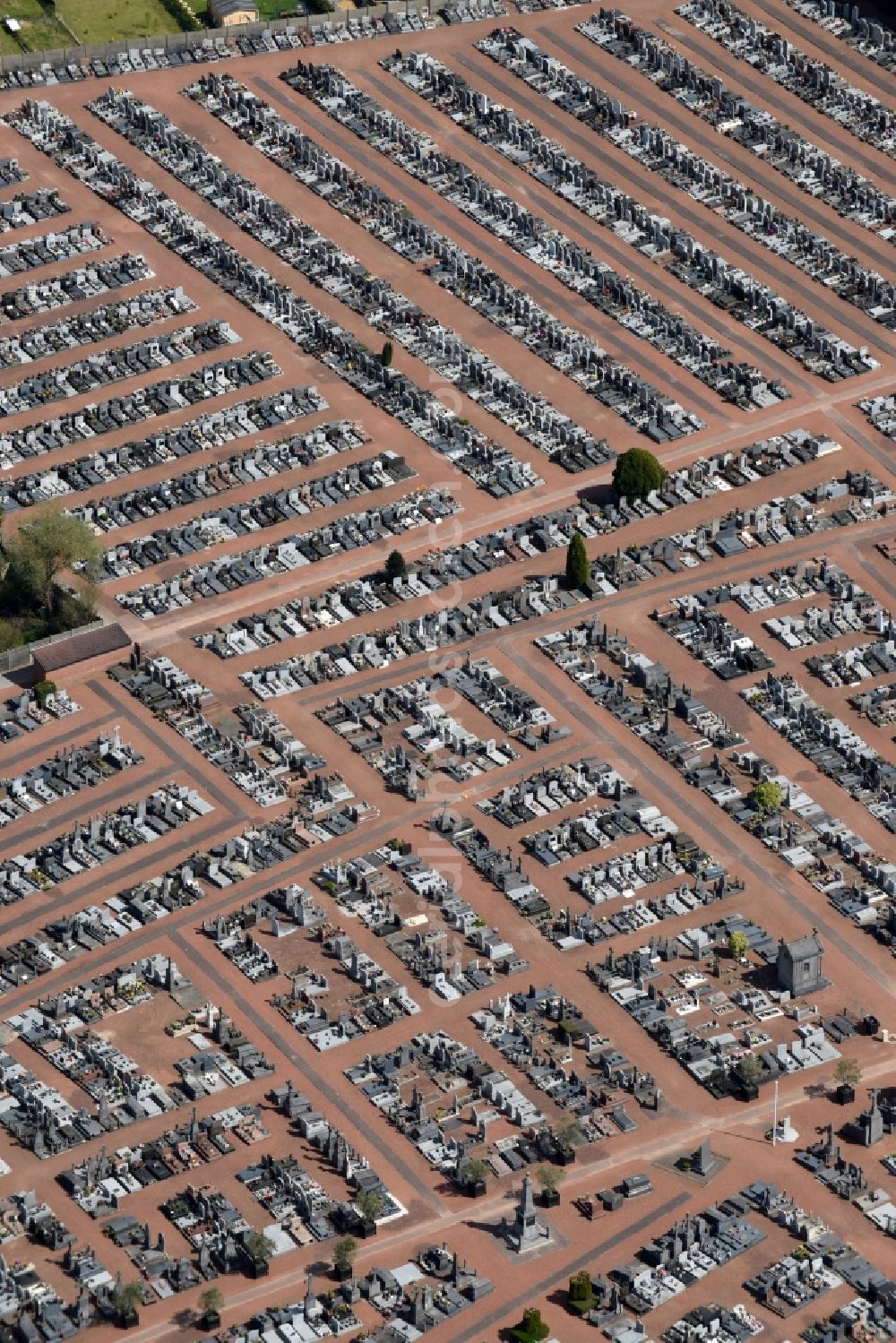 Aerial image Lievin - Grave rows on the grounds of the cemetery Cimetiere de La Tourelle in Lievin in Nord-Pas-de-Calais Picardy, France