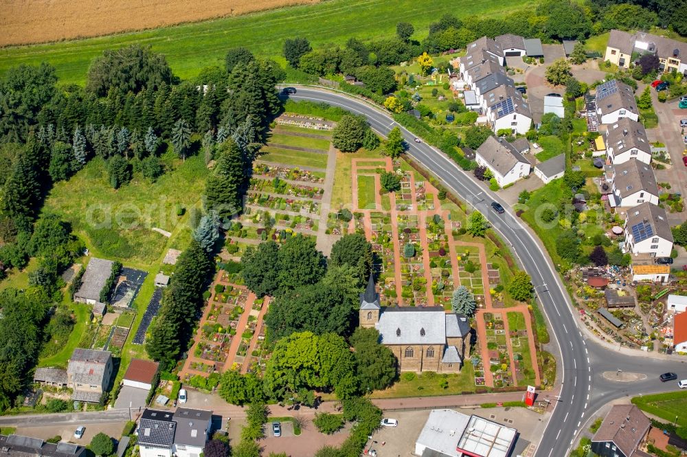 Hattingen from the bird's eye view: Grave rows on the grounds of the cemetery St. Mauritius in Hattingen in North Rhine-Westphalia