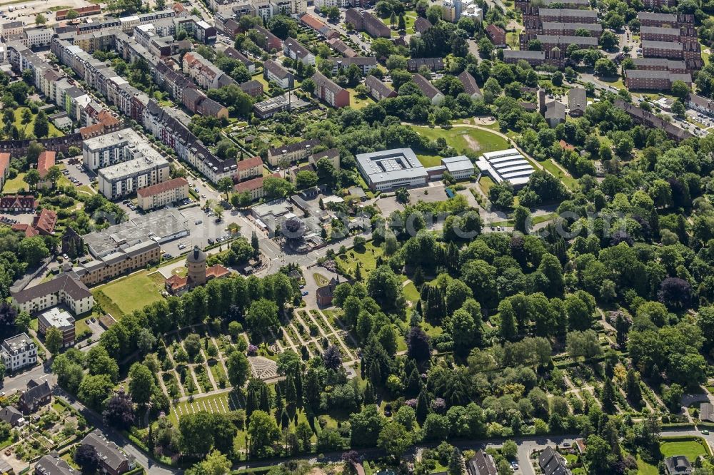 Flensburg from the bird's eye view: Grave rows on the grounds of the cemetery Muehlenfriedhof in Flensburg in the state Schleswig-Holstein, Germany