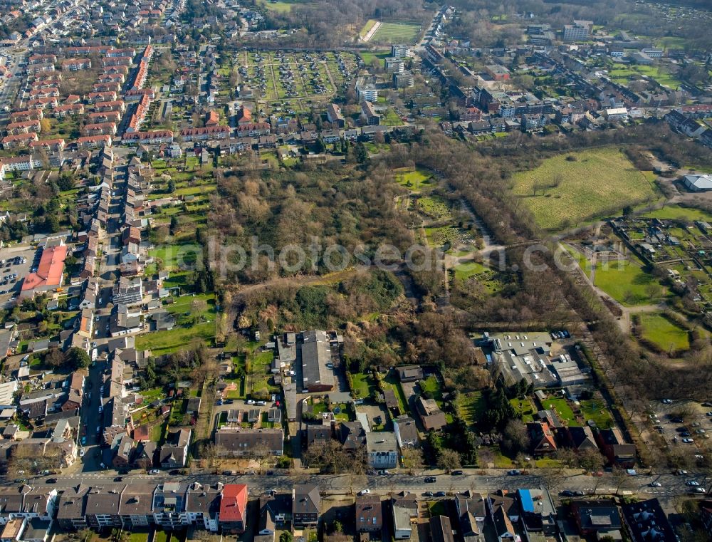 Aerial photograph Oberhausen - Grave rows on the grounds of the cemetery on Bergstrasse in Oberhausen in the state North Rhine-Westphalia