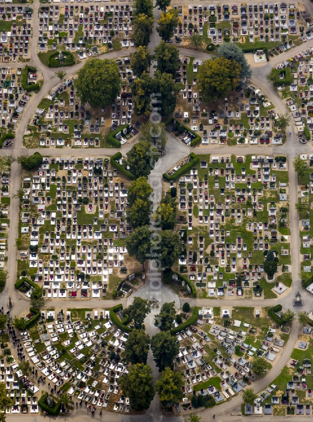 Regensburg from the bird's eye view: Grave rows on the grounds of the cemetery in Regensburg in the state Bavaria