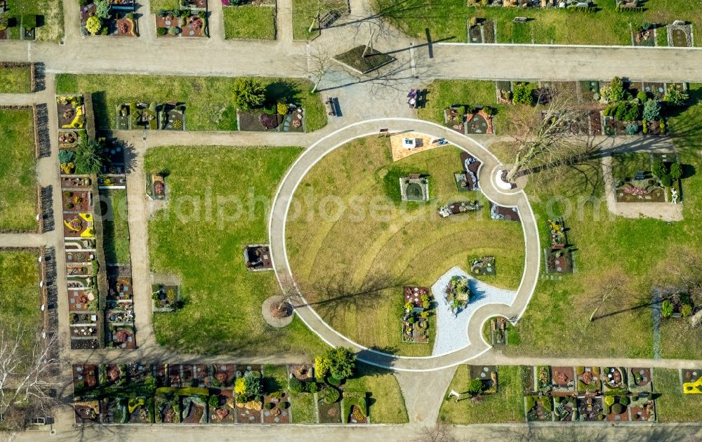 Herne from above - Grave rows on the grounds of the cemetery on Richard-Wagner-Strasse in Herne in the state North Rhine-Westphalia