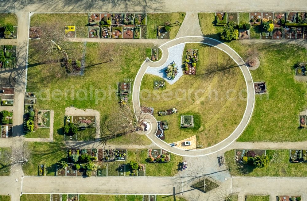 Aerial image Herne - Grave rows on the grounds of the cemetery on Richard-Wagner-Strasse in Herne in the state North Rhine-Westphalia