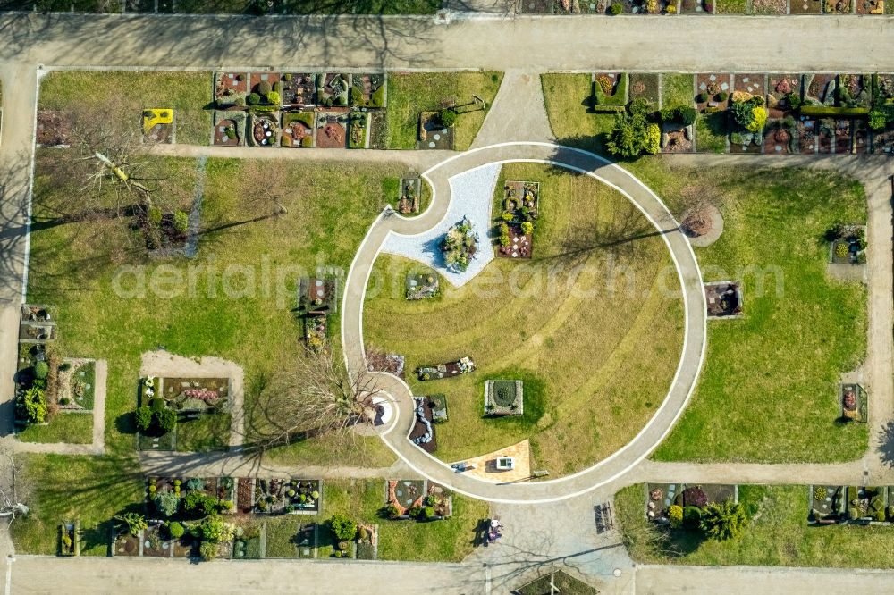 Aerial photograph Herne - Grave rows on the grounds of the cemetery on Richard-Wagner-Strasse in Herne in the state North Rhine-Westphalia