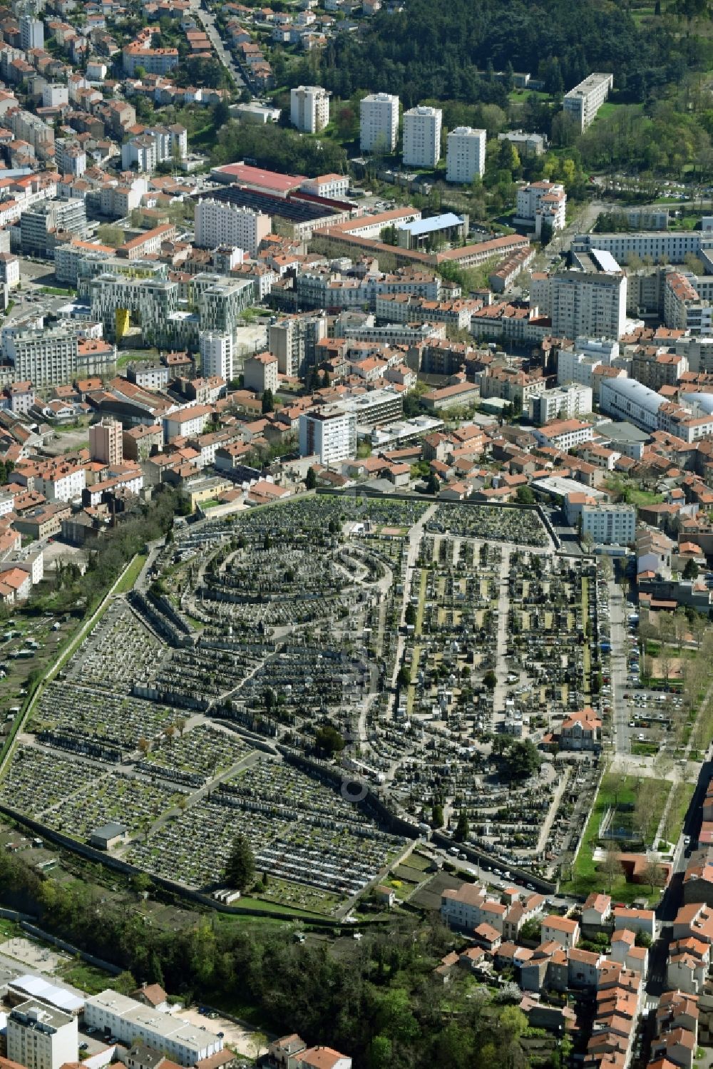 Saint-Etienne from the bird's eye view: Grave rows on the grounds of the cemetery in Saint-Etienne in Auvergne Rhone-Alpes, France