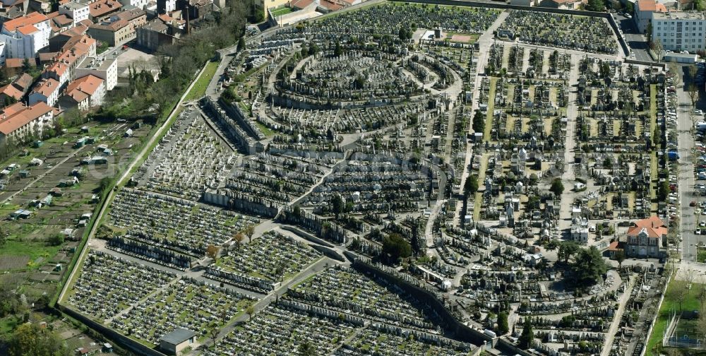 Aerial image Saint-Etienne - Grave rows on the grounds of the cemetery in Saint-Etienne in Auvergne Rhone-Alpes, France