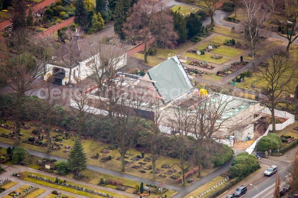 Gladbeck from above - Grave rows on the grounds of the cemetery in the district Gelsenkirchen-Nord in Gladbeck in the state North Rhine-Westphalia