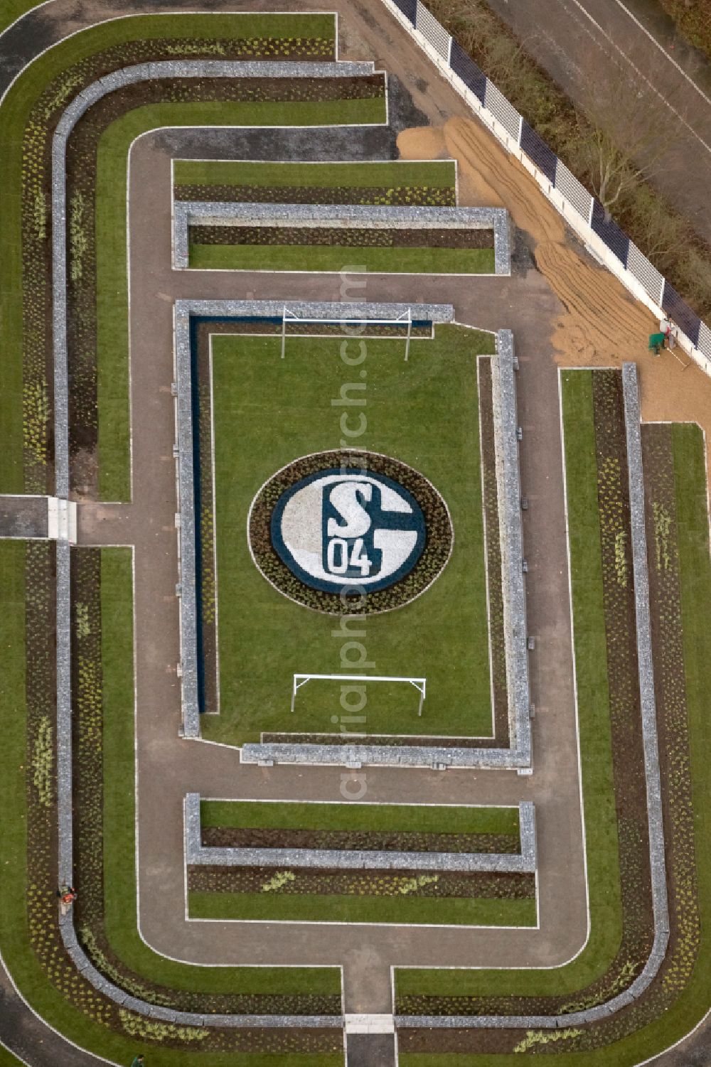 Aerial photograph Gelsenkirchen - Grave rows on the grounds of the cemetery Schalke-FanFeld on street Pfeilstrasse in the district Beckhausen in Gelsenkirchen at Ruhrgebiet in the state North Rhine-Westphalia, Germany