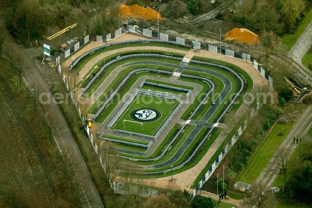 Gelsenkirchen from the bird's eye view: Grave rows on the grounds of the cemetery Schalke-FanFeld on street Pfeilstrasse in the district Beckhausen in Gelsenkirchen at Ruhrgebiet in the state North Rhine-Westphalia, Germany