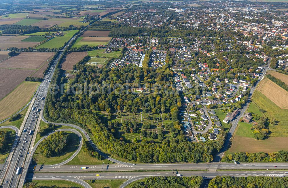 Aerial photograph Unna - Grave rows on the grounds of the cemetery Suedfriedhof on street Am Suedfriedhof in Unna at Ruhrgebiet in the state North Rhine-Westphalia, Germany