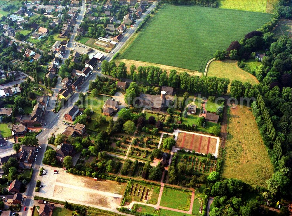 Krefeld from above - Grave rows on the area of the cemetery of Traar and the church Saint Josef in the district of Traar in Krefeld in the federal state North Rhine-Westphalia