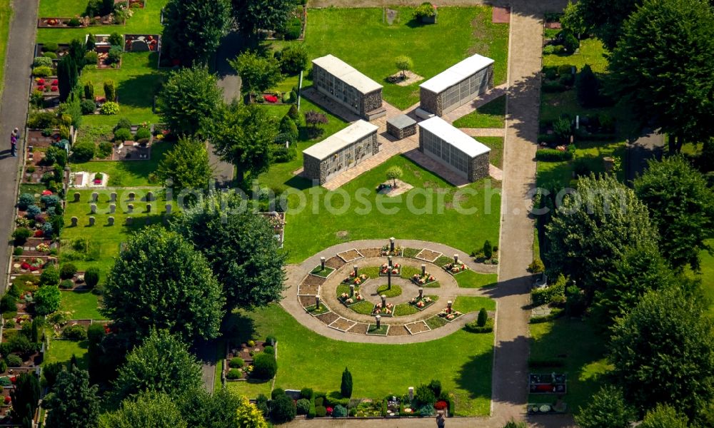 Witten from above - Grave rows on the grounds of the cemetery in Witten in the state North Rhine-Westphalia