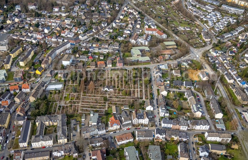 Kettwig from the bird's eye view: Grave rows on the grounds of the cemetery zwischen Brederbachstrasse and Kirchfeldstrasse in Kettwig at Ruhrgebiet in the state North Rhine-Westphalia, Germany