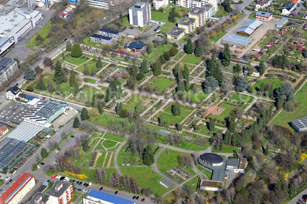 Lörrach from the bird's eye view: Grave rows on the grounds of the cemetery in Loerrach in the state Baden-Wuerttemberg, Germany