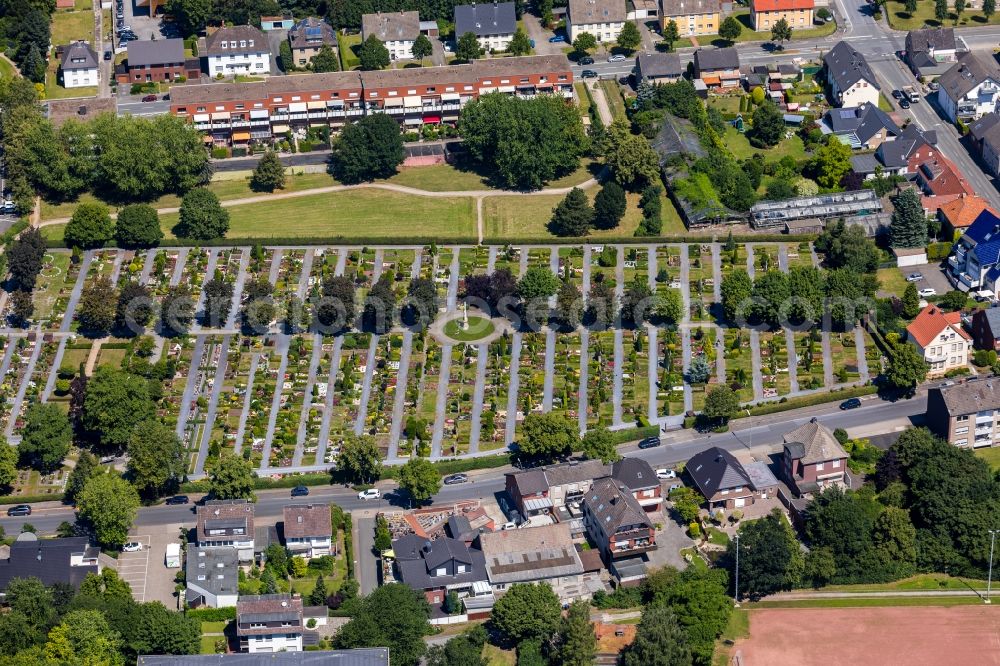 Neubeckum from above - Grave rows on the grounds of the catholic cemetery in Neubeckum in the state North Rhine-Westphalia, Germany