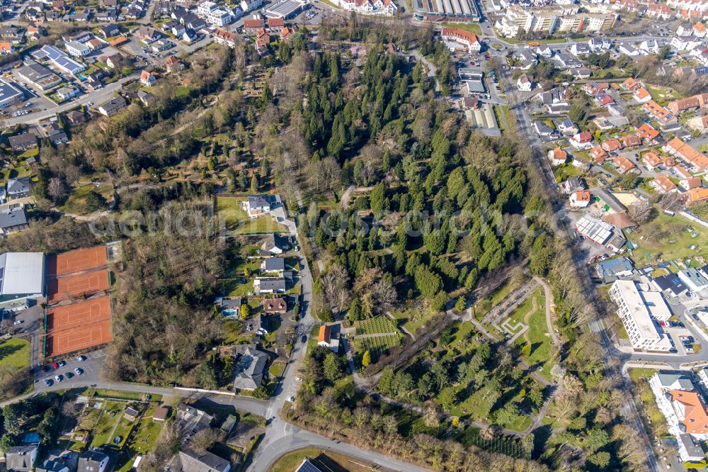 Aerial image Werl - Rows of graves on the grounds of the graveyard Parkfriedhof on street Hinter dem Friedhof in Werl at Ruhrgebiet in the state North Rhine-Westphalia, Germany