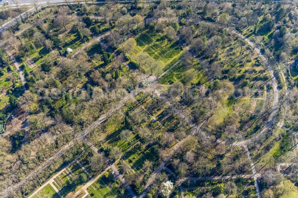 Dortmund from the bird's eye view: Grave rows on the grounds of the cemetery Suedwestfriedhof in the district Innenstadt-West in Dortmund at Ruhrgebiet in the state North Rhine-Westphalia, Germany