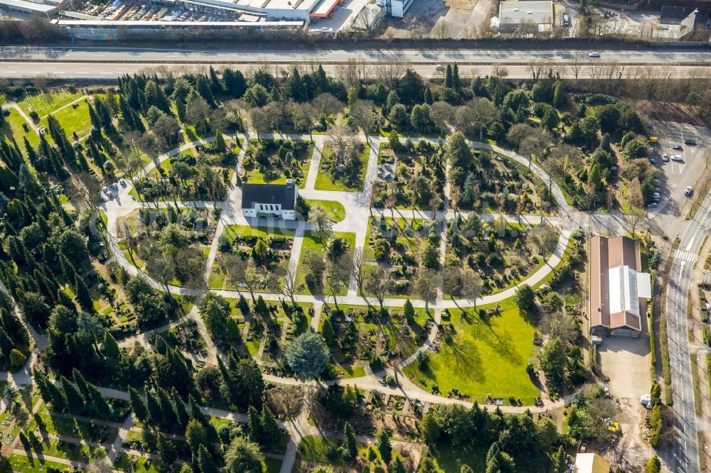 Velbert from the bird's eye view: Grave rows on the grounds of the cemetery on Bahnhofstrasse in Velbert in the state North Rhine-Westphalia, Germany