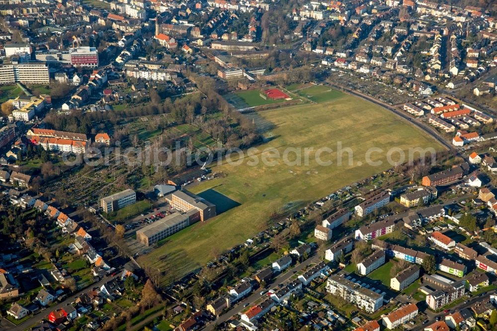 Hamm from the bird's eye view: Grave rows and war graves site on the grounds of the cemetery Suedenfriedhof Am Huelsenbusch in Hamm in the state North Rhine-Westphalia