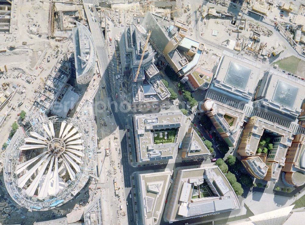 Aerial photograph Berlin - Tiergarten - 90 - Grad Sicht der Baustelle SONY-Center am Potsdamer Platz in Berlin-Tiergarten.