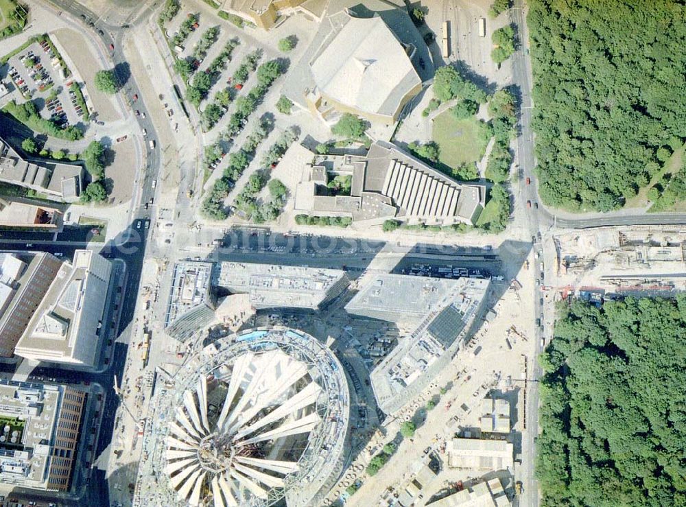 Aerial photograph Berlin - Tiergarten - 90 - Grad Sicht der Baustelle SONY-Center am Potsdamer Platz in Berlin-Tiergarten.