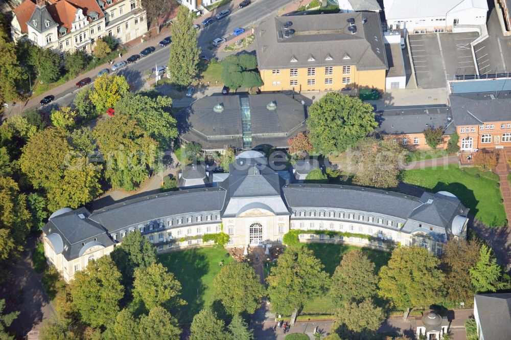 Aerial image Bad Nenndorf - Das Grandhotel Esplanade in Bad Nenndorf Niedersachsen wurde aus dem ehemaligen Schwefel-Badehaus errichtet. Das Gebäude ist an ein Therapiezentrum angebunden und bietet Erholung und verschiedene Aktivitäten. The Grandhotel Esplanade in Bad Nenndorf in Lower Saxony, was built at the former ground of a spa. The hotel offers relaxation and different activities.