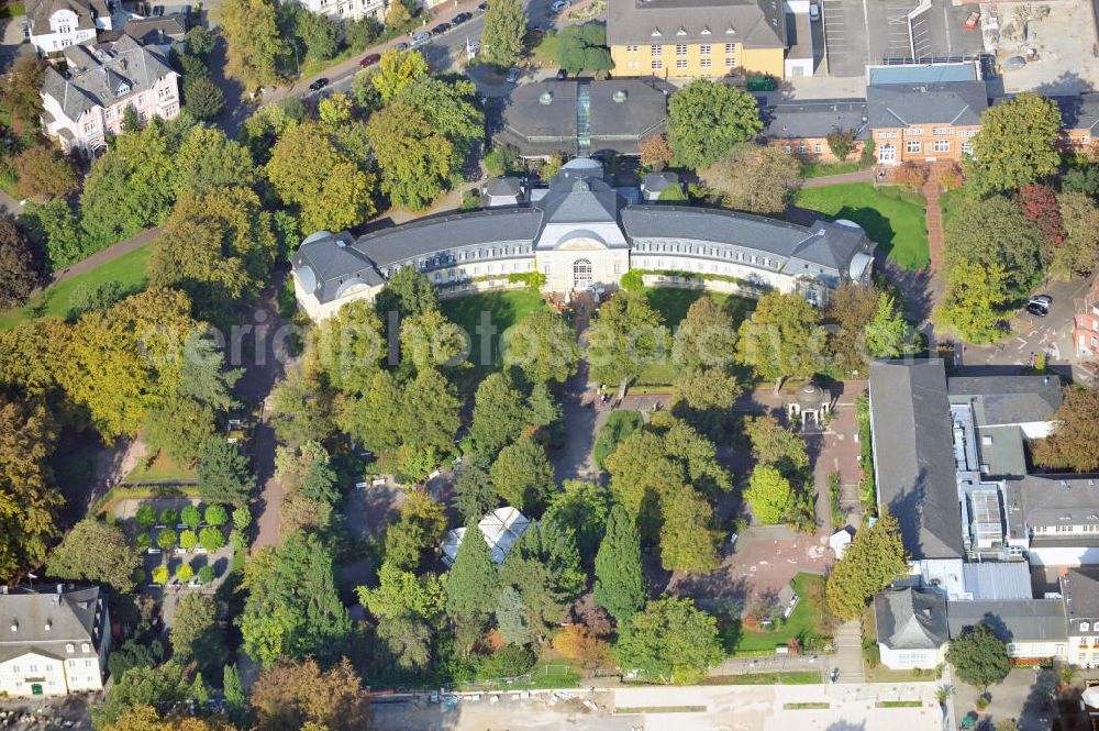 Aerial photograph Bad Nenndorf - Das Grandhotel Esplanade in Bad Nenndorf Niedersachsen wurde aus dem ehemaligen Schwefel-Badehaus errichtet. Das Gebäude ist an ein Therapiezentrum angebunden und bietet Erholung und verschiedene Aktivitäten. The Grandhotel Esplanade in Bad Nenndorf in Lower Saxony, was built at the former ground of a spa. The hotel offers relaxation and different activities.