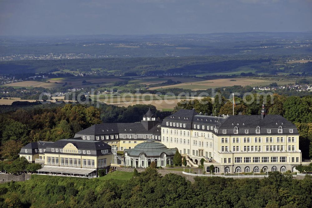 Königswinter from the bird's eye view: Blick auf das ehemalige Gästehaus der Bundesregierung auf dem Petersberg bei Bonn. Bis 1952 war hier der Sitz der Alliierten Hohen Kommission. Von 1955 bis 1969 und wieder seit 1990 dient das Grandhotel auf dem Petersberg als Gästehaus der Bundesrepublik Deutschland, das in unregelmäßigem Abstand Stätte von nationalen wie internationalen Konferenzen wurde. Das Hotel wird seit der Neueröffnung 1990 von der Steigenberger-Kette betrieben. Alleineigentümer ist weiterhin der Bund. View of the former government guest house on the Petersberg near Bonn. Until 1952 it was the seat of the Allied High Commission.