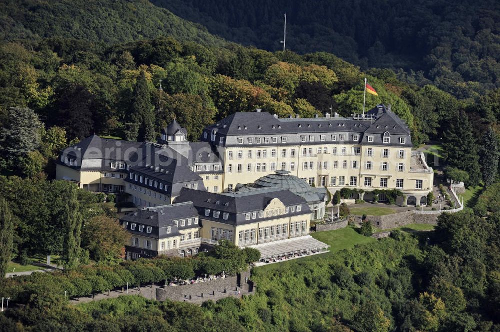 Königswinter from above - Blick auf das ehemalige Gästehaus der Bundesregierung auf dem Petersberg bei Bonn. Bis 1952 war hier der Sitz der Alliierten Hohen Kommission. Von 1955 bis 1969 und wieder seit 1990 dient das Grandhotel auf dem Petersberg als Gästehaus der Bundesrepublik Deutschland, das in unregelmäßigem Abstand Stätte von nationalen wie internationalen Konferenzen wurde. Das Hotel wird seit der Neueröffnung 1990 von der Steigenberger-Kette betrieben. Alleineigentümer ist weiterhin der Bund. View of the former government guest house on the Petersberg near Bonn. Until 1952 it was the seat of the Allied High Commission.