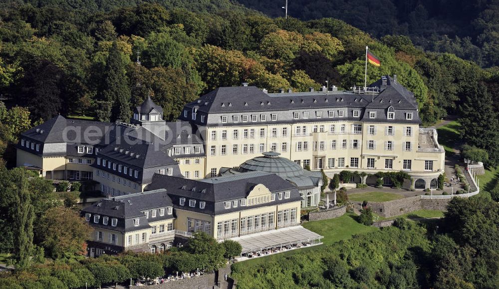 Königswinter from the bird's eye view: Blick auf das ehemalige Gästehaus der Bundesregierung auf dem Petersberg bei Bonn. Bis 1952 war hier der Sitz der Alliierten Hohen Kommission. Von 1955 bis 1969 und wieder seit 1990 dient das Grandhotel auf dem Petersberg als Gästehaus der Bundesrepublik Deutschland, das in unregelmäßigem Abstand Stätte von nationalen wie internationalen Konferenzen wurde. Das Hotel wird seit der Neueröffnung 1990 von der Steigenberger-Kette betrieben. Alleineigentümer ist weiterhin der Bund. View of the former government guest house on the Petersberg near Bonn. Until 1952 it was the seat of the Allied High Commission.