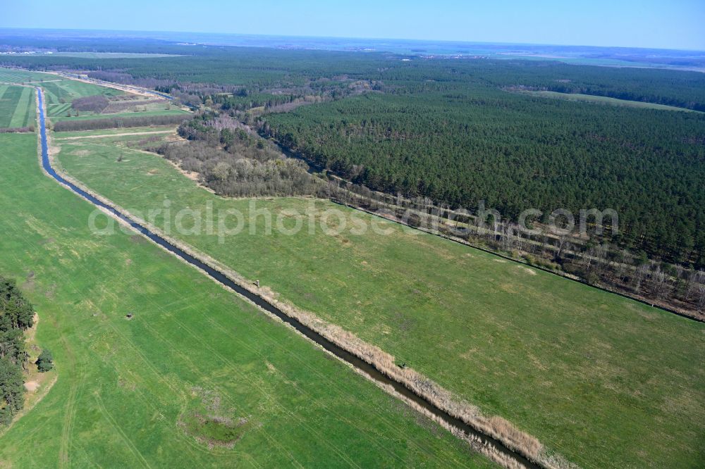 Aerial photograph Blievenstorf - Grassy structures of a field and meadow landscape and culvert systems Wabeler Bach - Alte Elde in Blievenstorf in the state Mecklenburg - Western Pomerania, Germany