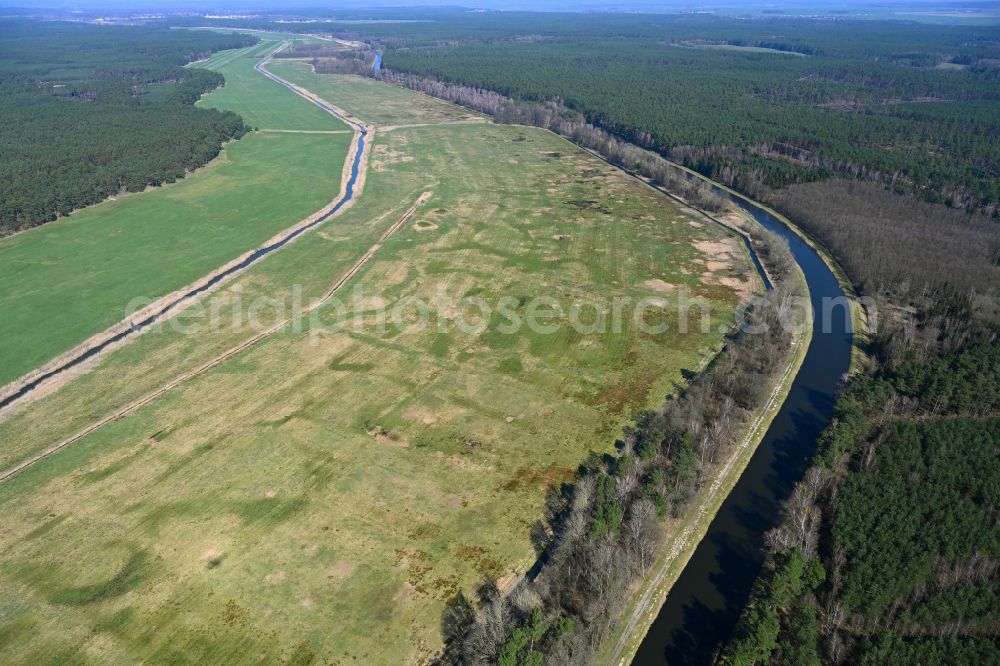 Blievenstorf from the bird's eye view: Grassy structures of a field and meadow landscape and culvert systems Wabeler Bach - Alte Elde in Blievenstorf in the state Mecklenburg - Western Pomerania, Germany