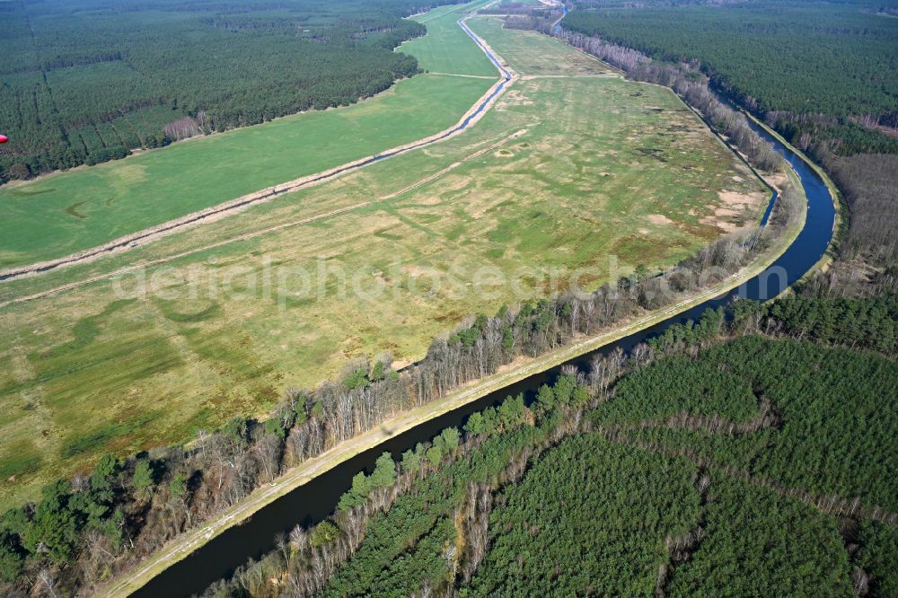 Aerial image Blievenstorf - Grassy structures of a field and meadow landscape and culvert systems Wabeler Bach - Alte Elde in Blievenstorf in the state Mecklenburg - Western Pomerania, Germany