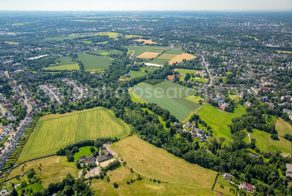 Essen from above - Structures of Hexbachtals, a field and meadow landscape in Essen in North Rhine-Westphalia. The Hexbachtal, official name Laeppkes Muehlbachtal, is a tributary of the Emscher