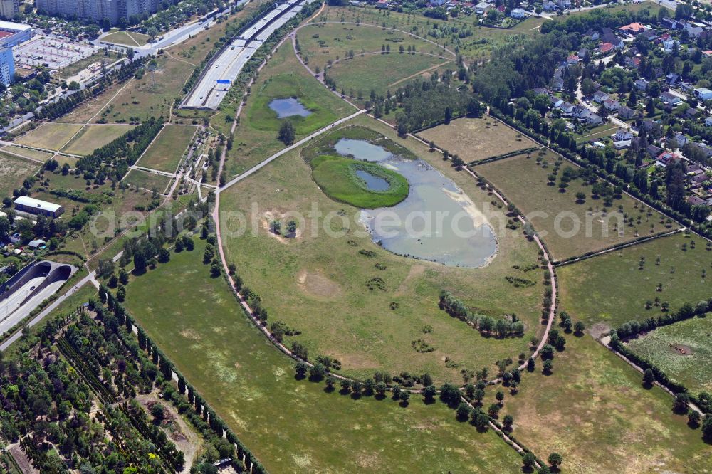 Berlin from the bird's eye view: Structures of a field landscape Landschaftspark Rudow-Altglienicke in the district Altglienicke in Berlin, Germany