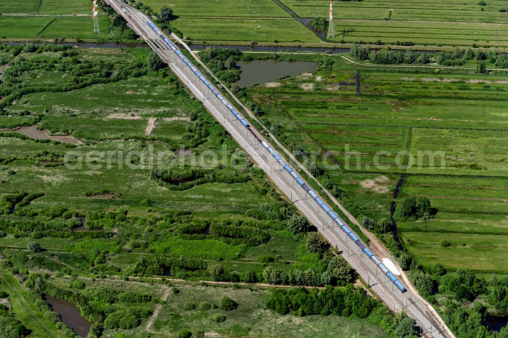 Aerial image Mittelshuchting - Structures of a field landscape in Mittelshuchting in the state Bremen, Germany