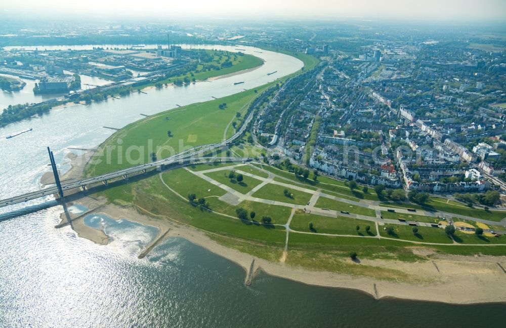 Düsseldorf from the bird's eye view: Structures of a field landscape Rheinwiesen on the banks of the rhine river course in Duesseldorf in the state North Rhine-Westphalia, Germany