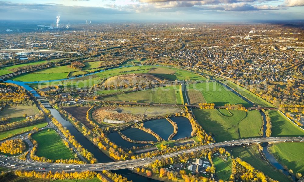 Aerial image Mülheim an der Ruhr - Structures of a field landscape Styrumer Ruhraue in Muelheim on the Ruhr in the state North Rhine-Westphalia, Germany