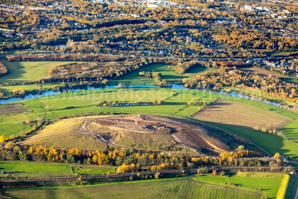 Mülheim an der Ruhr from above - Structures of a field landscape Styrumer Ruhraue in Muelheim on the Ruhr in the state North Rhine-Westphalia, Germany