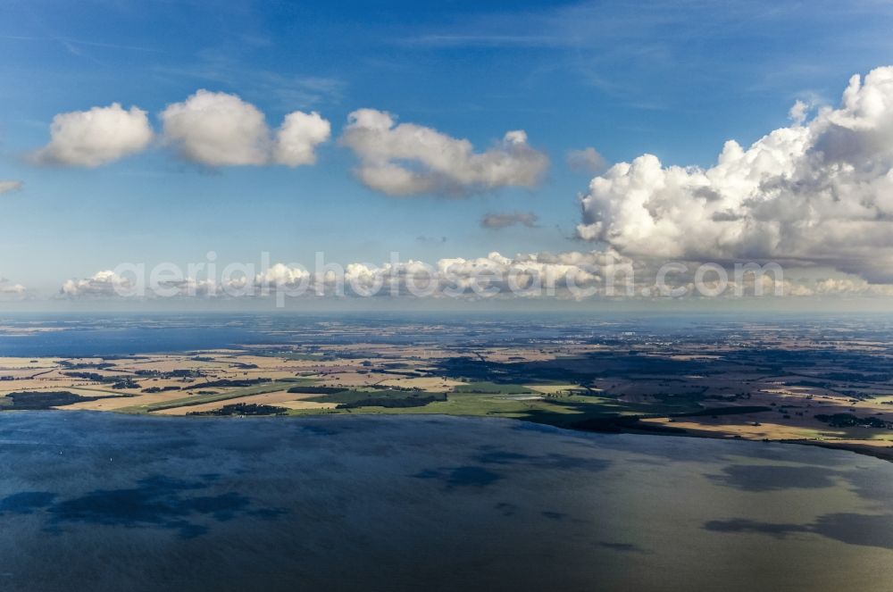 Aerial photograph Altenpleen - Structures of a field landscape on Ufer des Barther Bodden in the district Nisdorf in Altenpleen in the state Mecklenburg - Western Pomerania