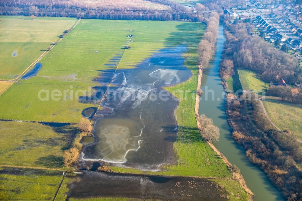 Werne from the bird's eye view: Structures of a field landscape on river Lippe in Werne in the state North Rhine-Westphalia, Germany