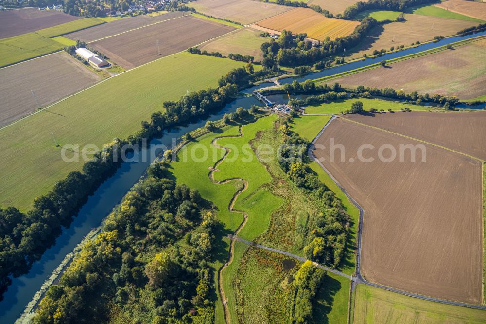 Aerial photograph Fröndenberg/Ruhr - Structures of a field landscape on the banks of the Ruhr in the district Westick in Froendenberg/Ruhr at Sauerland in the state North Rhine-Westphalia, Germany